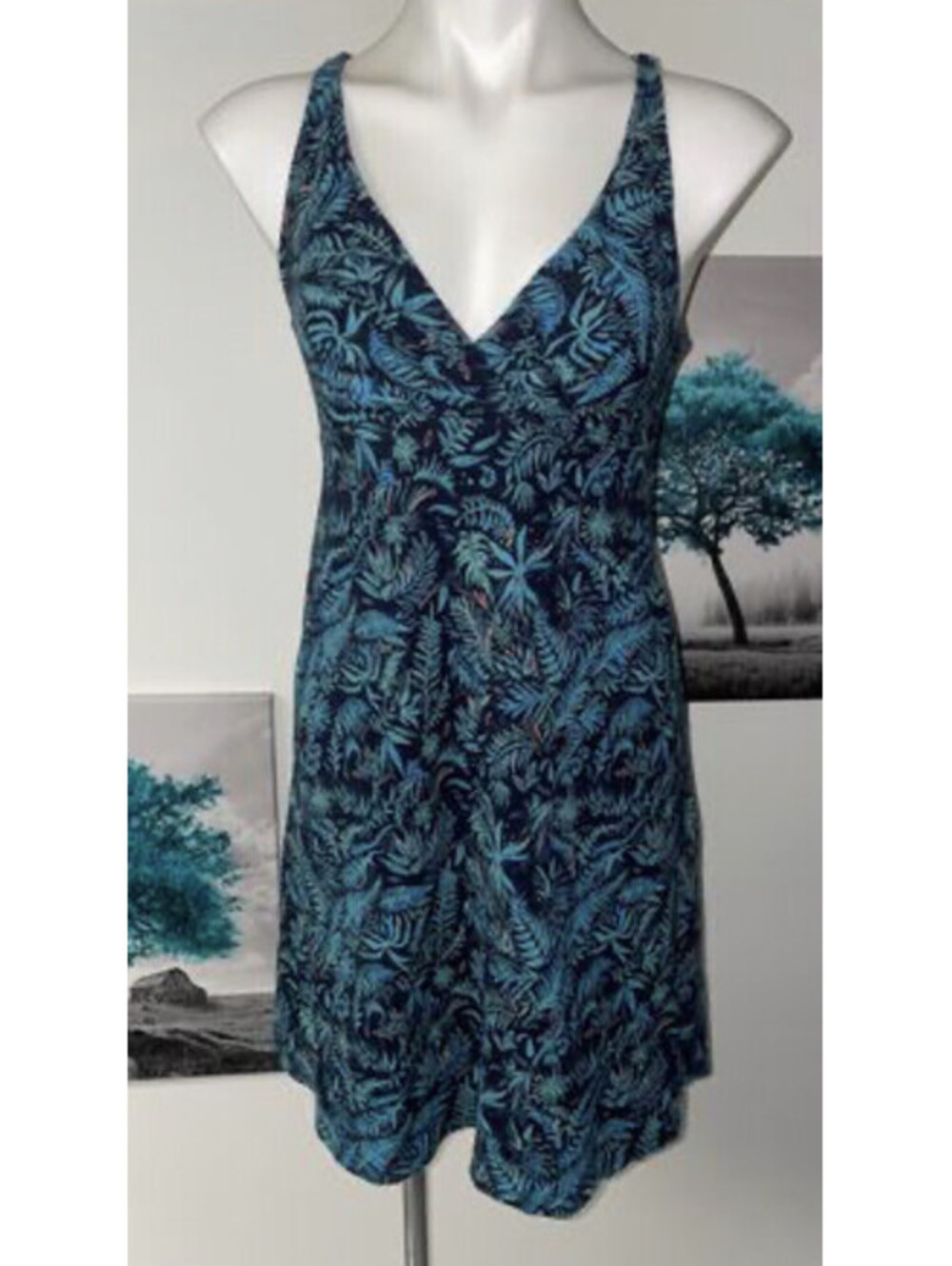 Patagonia key hole back outdoor hiking dress knee length blue floral Size S
